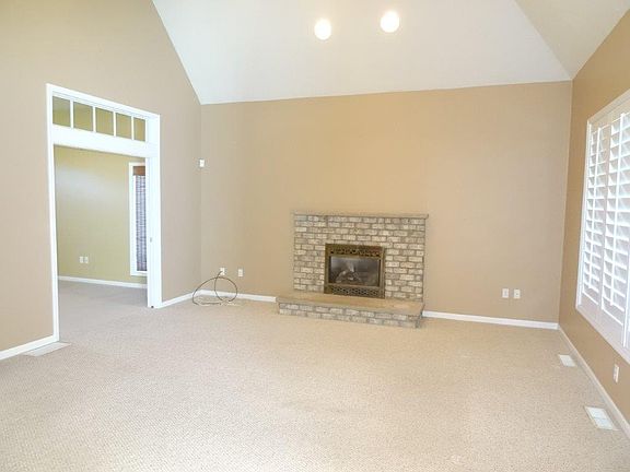 5th image of 16 Sunberry Dr