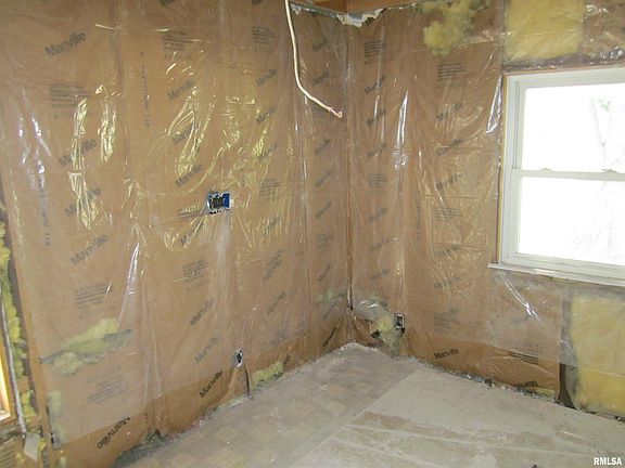 5th image of 215 N Menard St