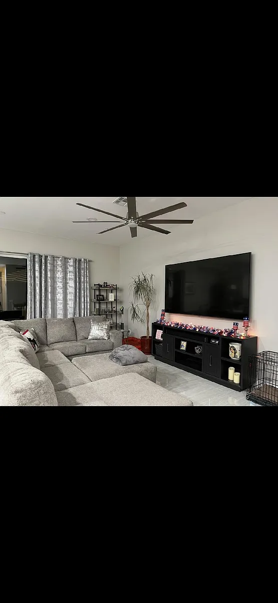 Family room - 1442 W Coral Reef Dr