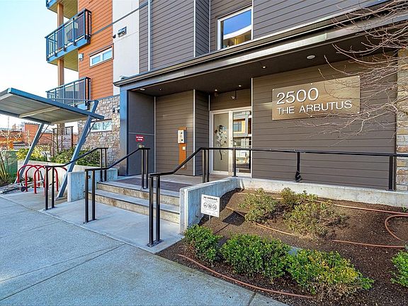 4th image of 2500 Hackett Cres #307