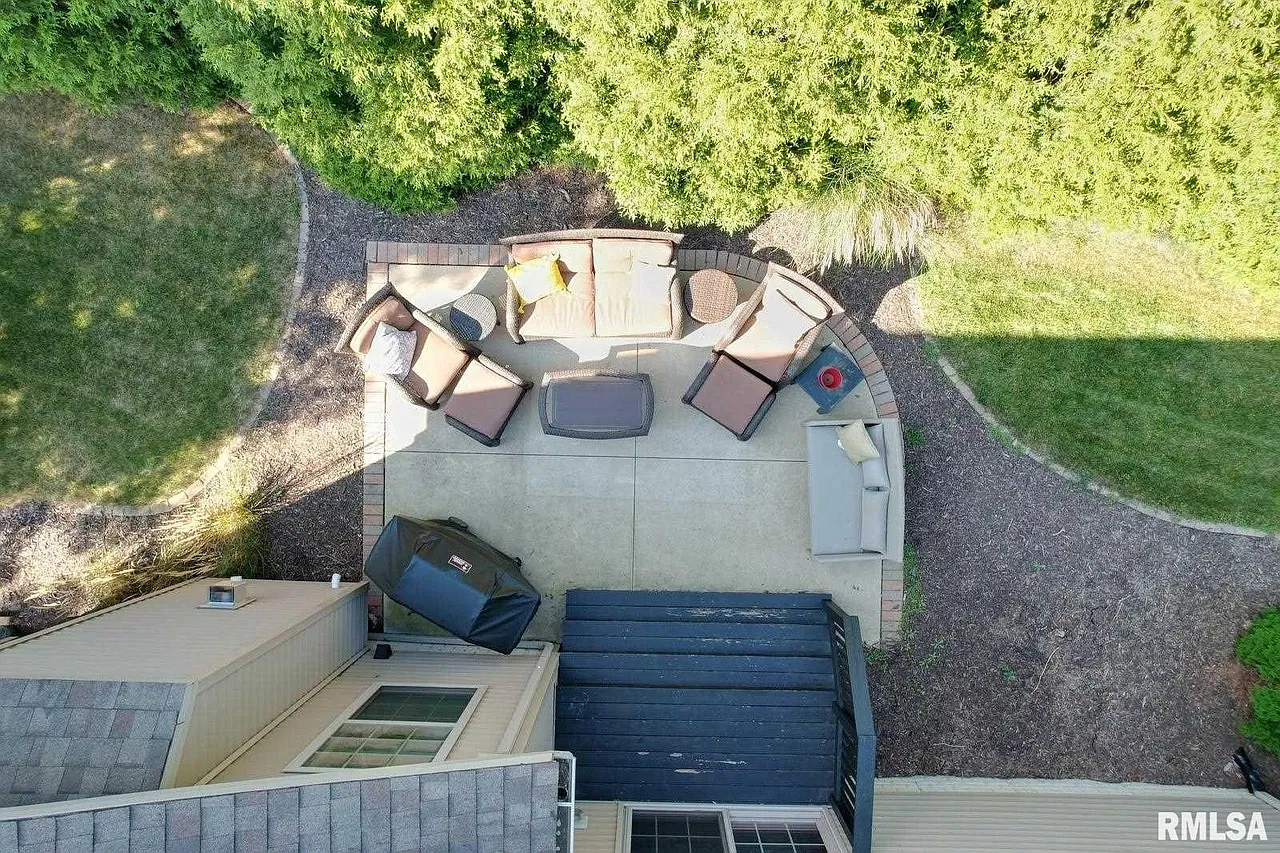 4 bed, 3.5 bath, 2728 sqft, $3,200 — Photo 3