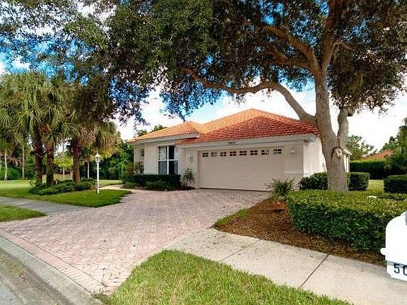 2nd image of 5042 Hanging Moss Ln
