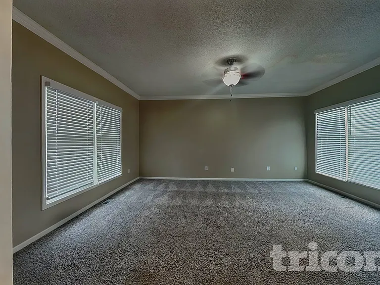 14513 W 138th Ter — Photo 2