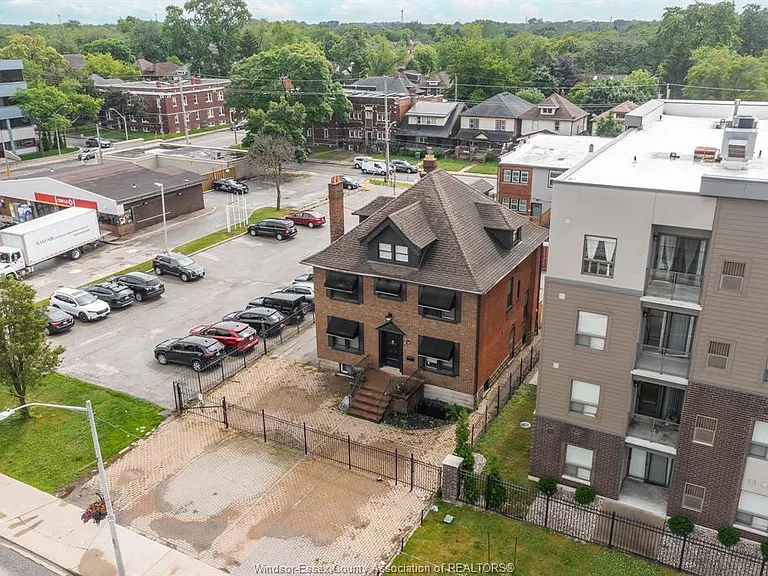 961 Ouellette Ave #2 — Photo 46