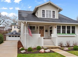 539 S Cook St, Barrington, IL 60010