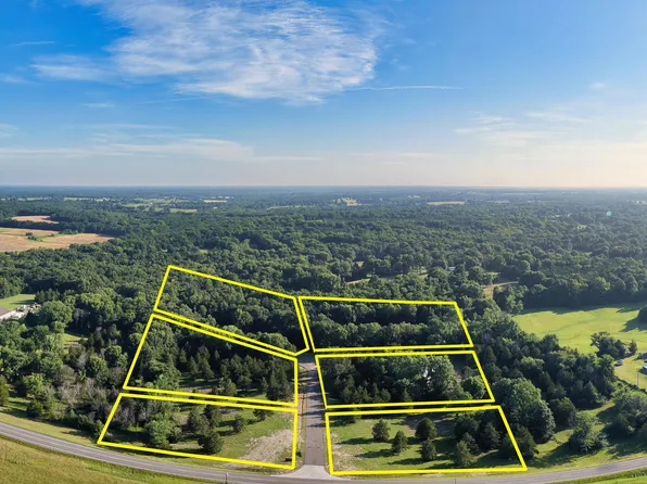 2 Briar Wood Trl, Fulton, MO 65251