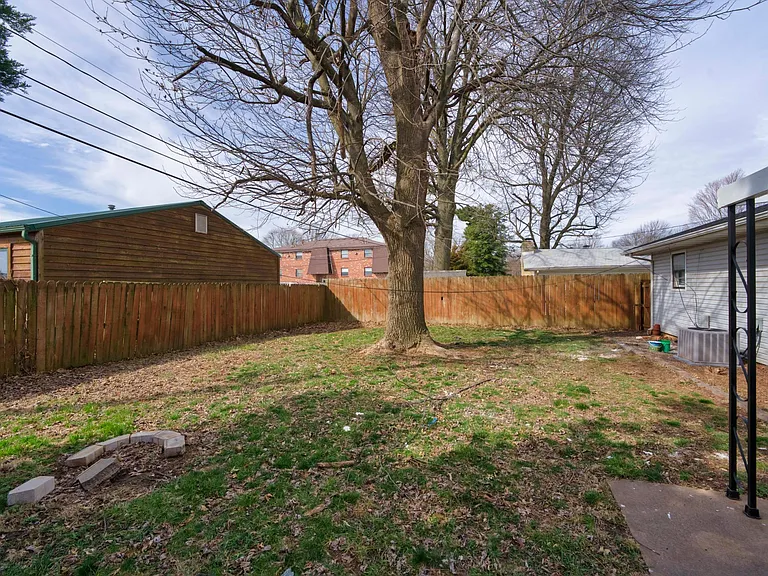 1356 E Rosebrier St — Photo 33