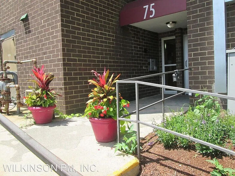 75 S Reynolds St #118