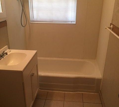 4th image of 3028 S Hiram Ave