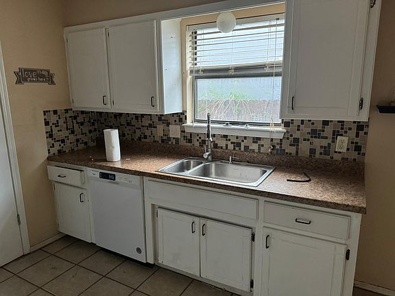 4th image of 10437 Exter Ave