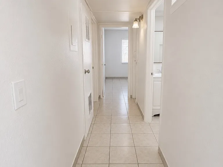 6961 Whitsett Ave #13 — Photo 5