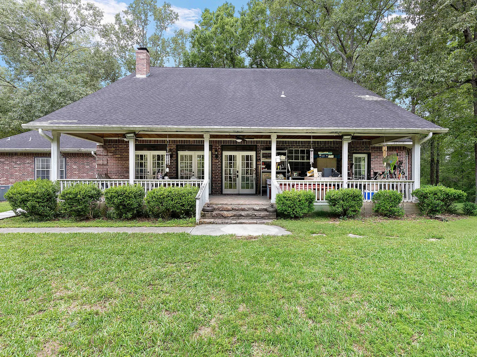 4 bed, 4300 sqft, $2,800 — Photo 2
