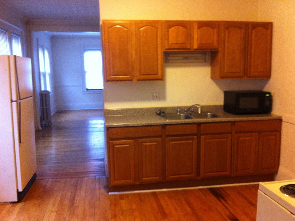 2nd image of 33 Elm St APT 16