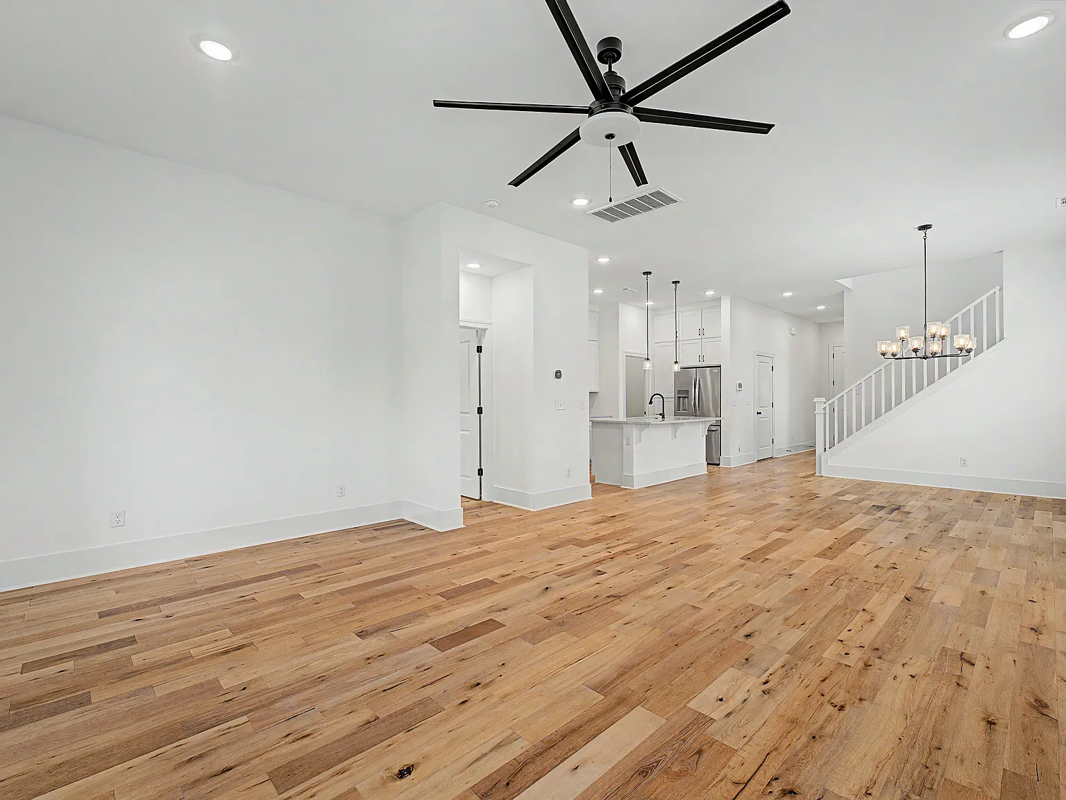 4 bed, 2584 sqft, $3,300 — Photo 2