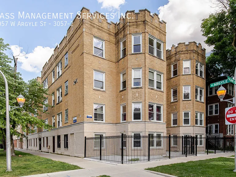 3057 W Argyle St #2 — Photo 10