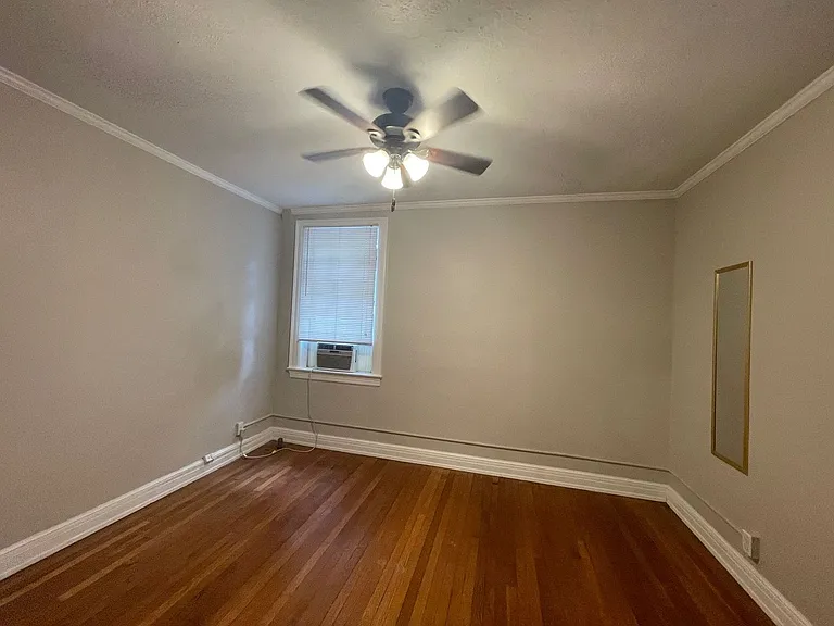 Winburn Court Apartments — Photo 9