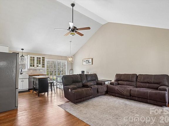 4th image of 665 Edwards Rd