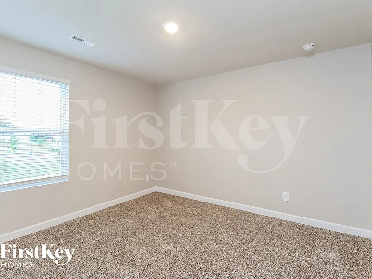916 Clementine Rd — Photo 14