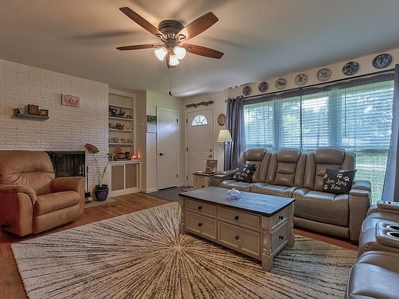 5th image of 1409 Brookdale Dr
