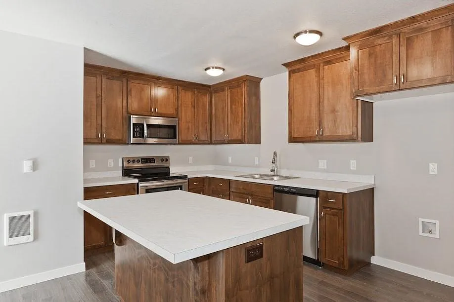 875 N Pershing St — Photo 4