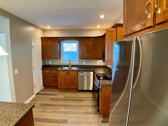3rd image of 317 W Delaware St