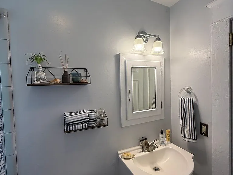 406 Pearl St — Photo 12