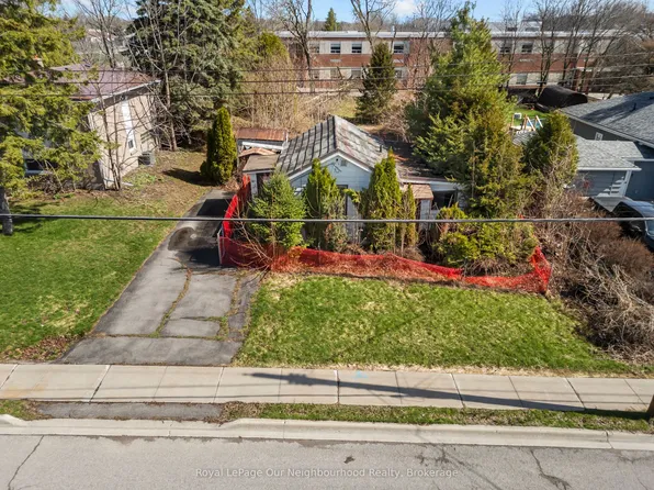 54 Paul St, Prince Edward County, ON K0K 2T0
