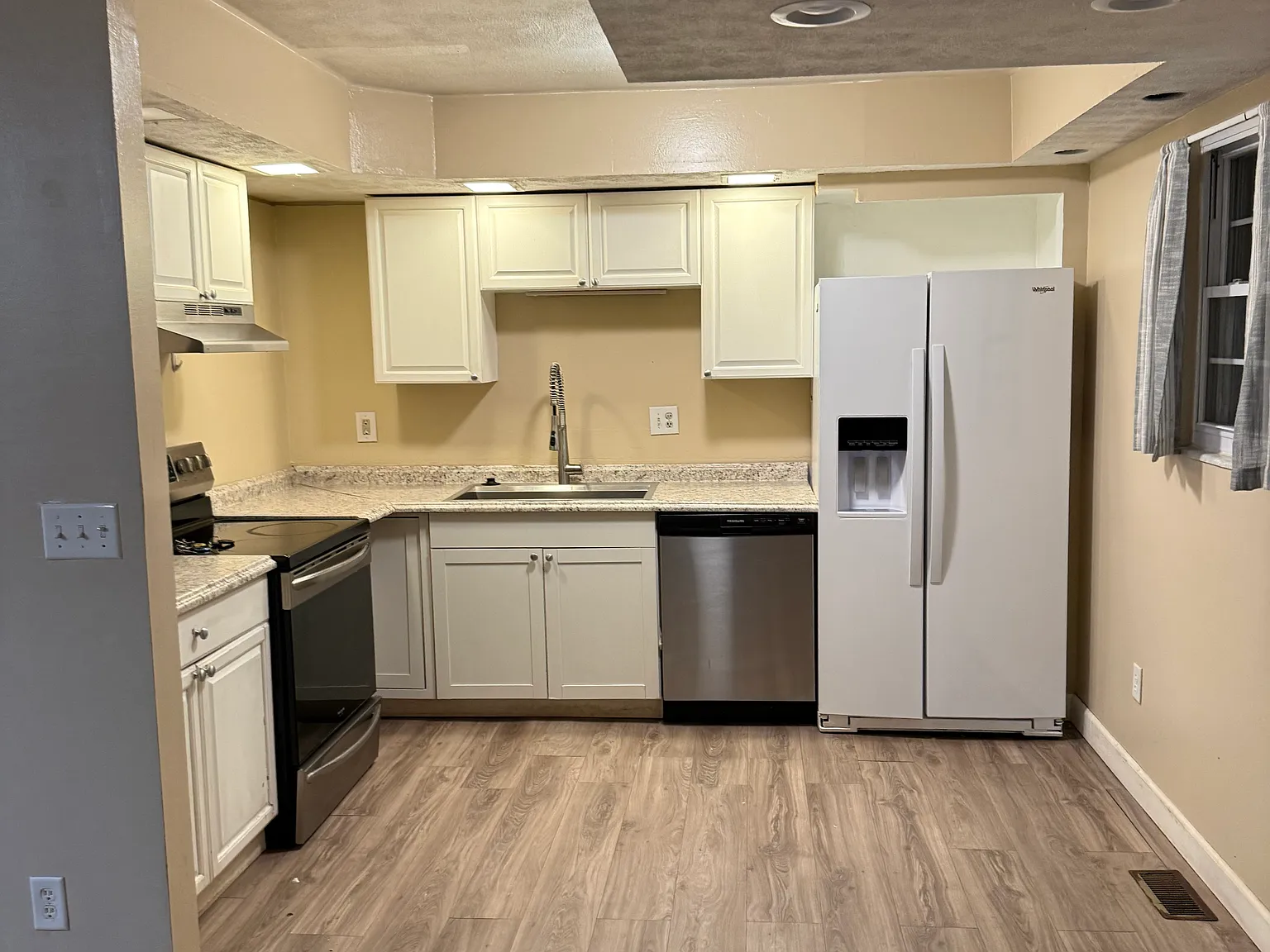 3 bed, 1310 sqft, $1,700 — Photo 1