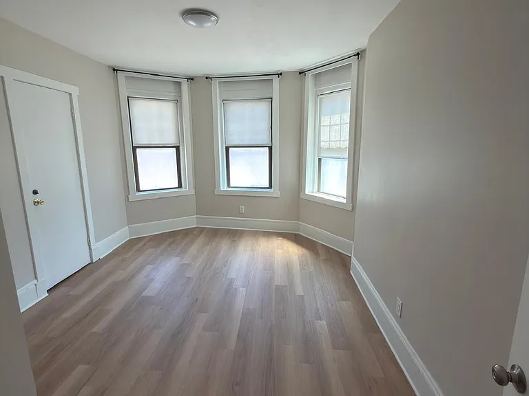 394 Riverway #3 — Photo 3