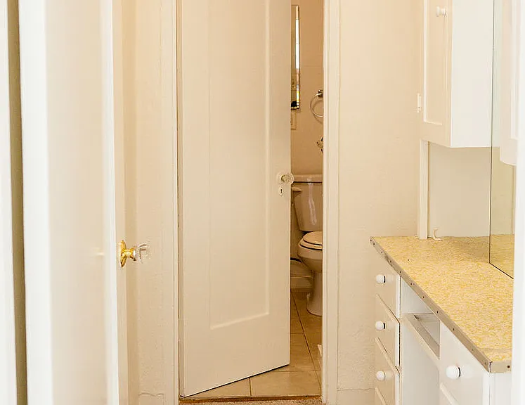 52 W Center St #B — Photo 6