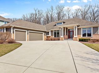 3252 Creekwood Cir, Jackson, WI 53037
