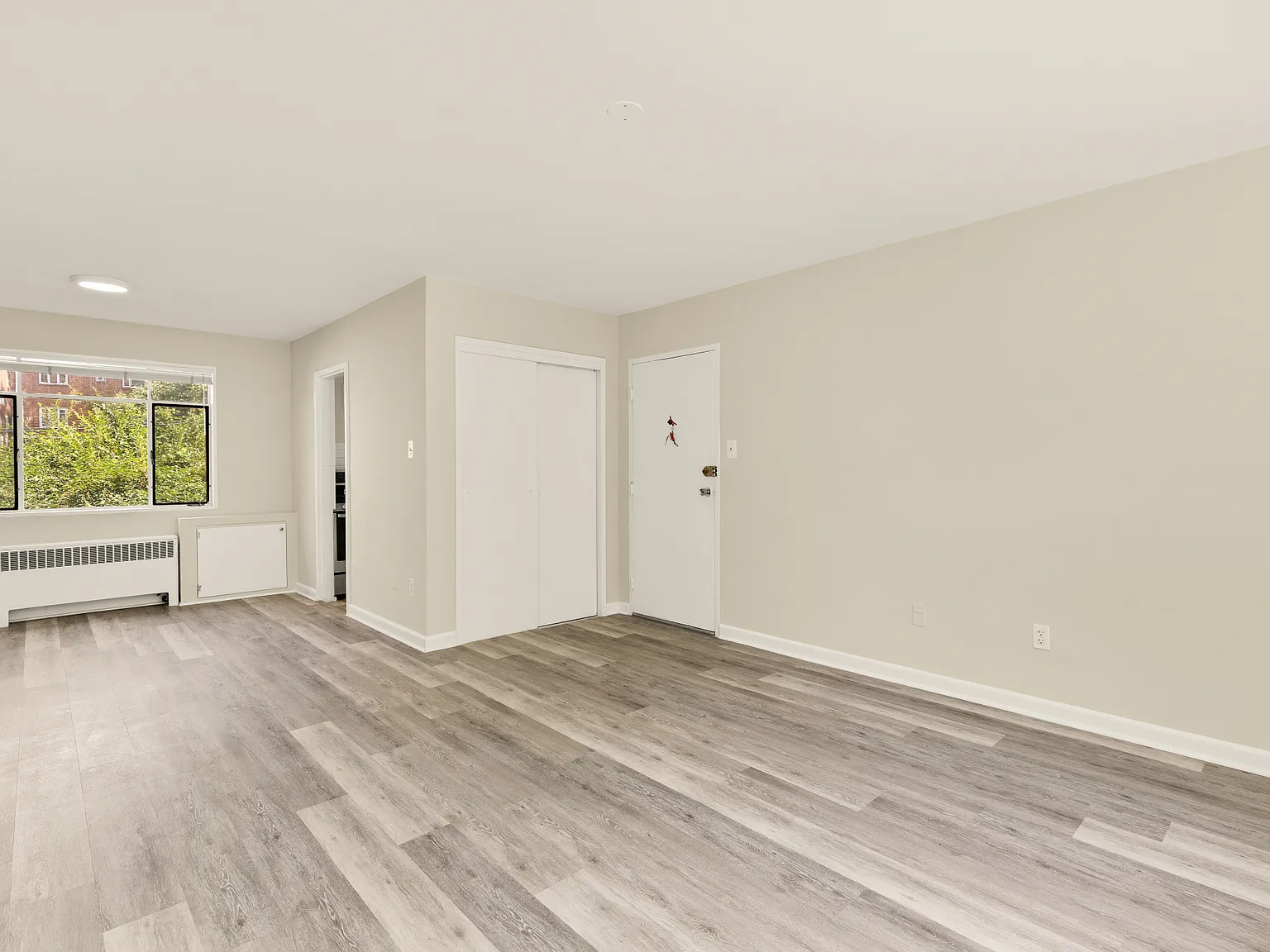 10413 Montrose Ave — Photo 2