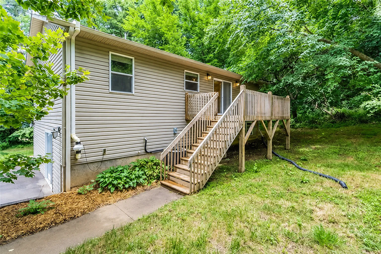 3 bed, 1165 sqft, $1,950 — Photo 1