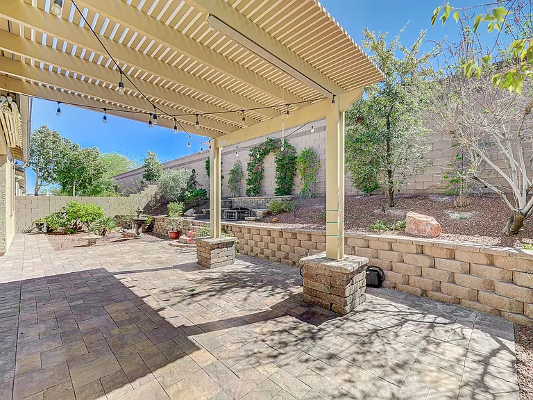 933 Everest Peak Ave — Photo 44