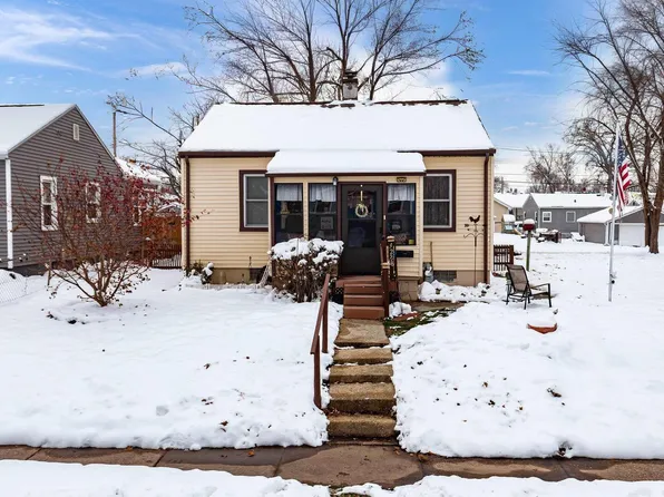 3228 Sunnyside Ave, Davenport, IA 52802