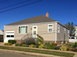 443 1st St SE, Dickinson, ND 58601