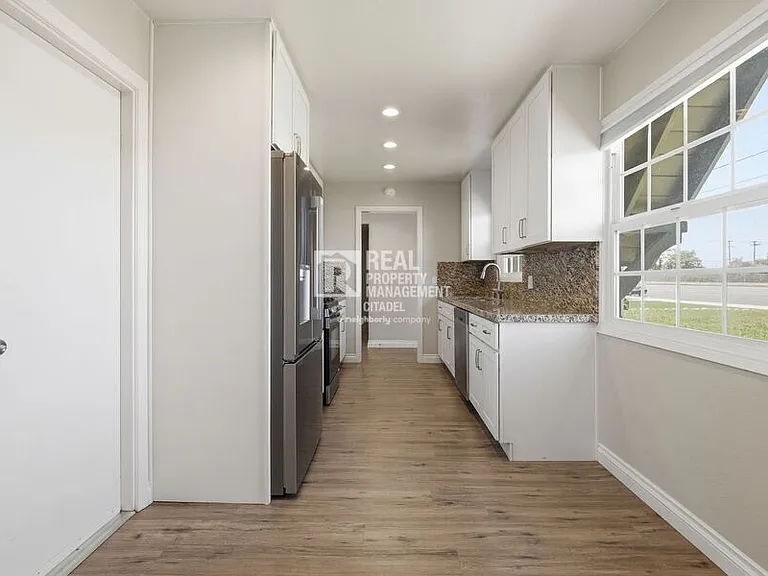 5082 Edinger Ave — Photo 18