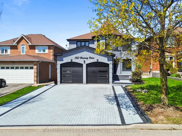 1521 Roseway Dr, Mississauga, ON L5M 5M5