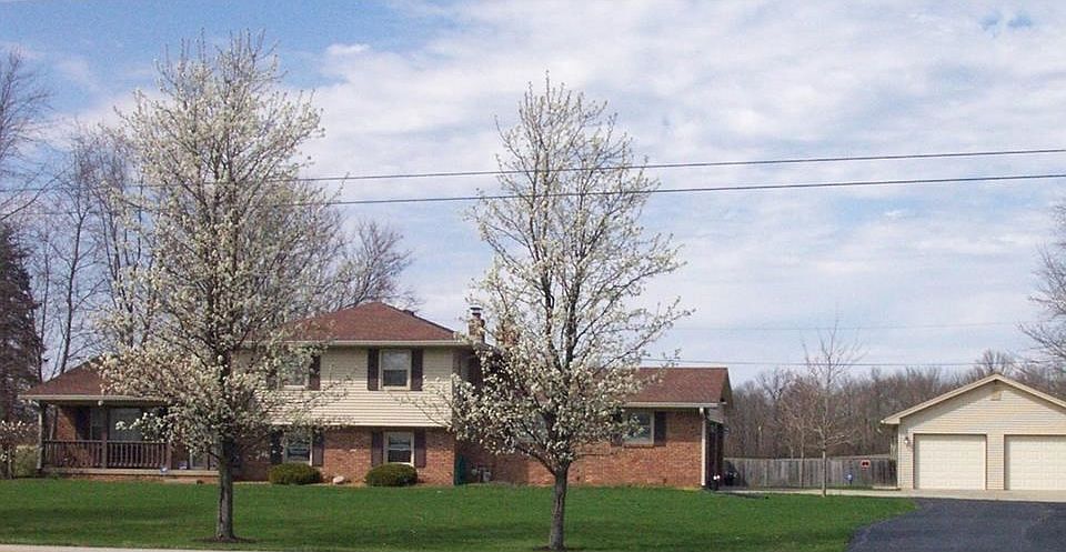 Amazing 1.30 Acres in Marion County!  4 Bedrooms, 2.5 Baths, with 2-Car Attached Garage & 24 x30 Detached Garage, Fully Fenced Backyard, just waiting for a new owner!