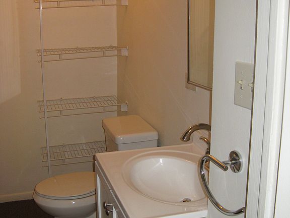 3rd image of 2145 N Clifton Ave