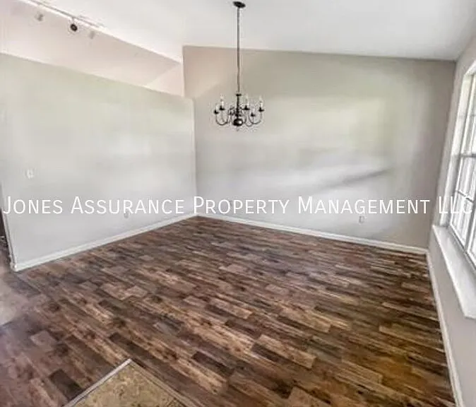 303 Stone Briar Ln — Photo 5