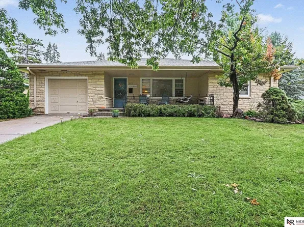6030 Cullen Dr, Lincoln, NE 68506