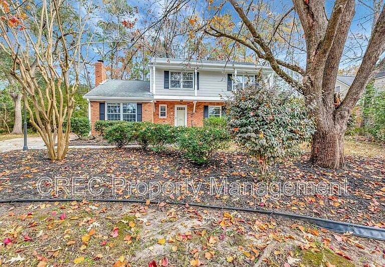 321 Shaftesbury Ln — Photo 1