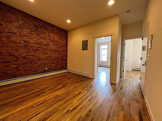 3rd image of 1108 Jefferson Ave #2R