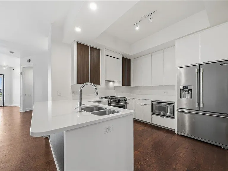717 Riverside Dr #504 — Photo 8