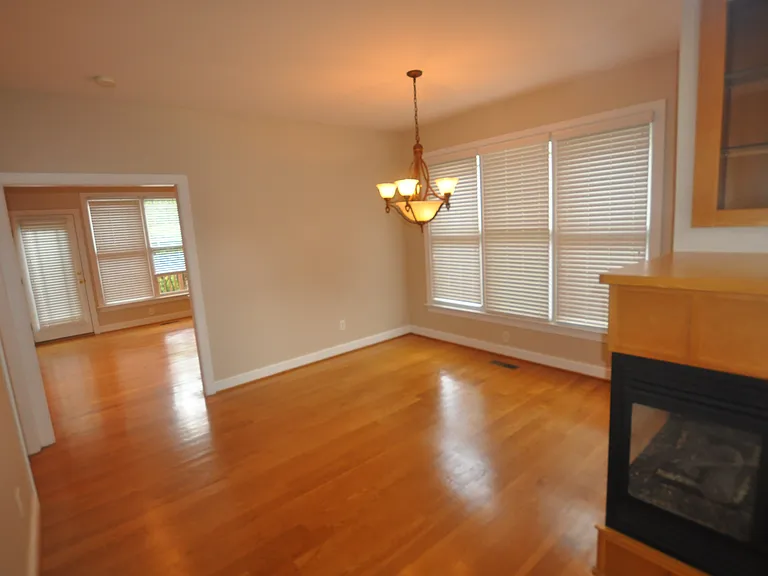 206 Charleston Ln — Photo 6