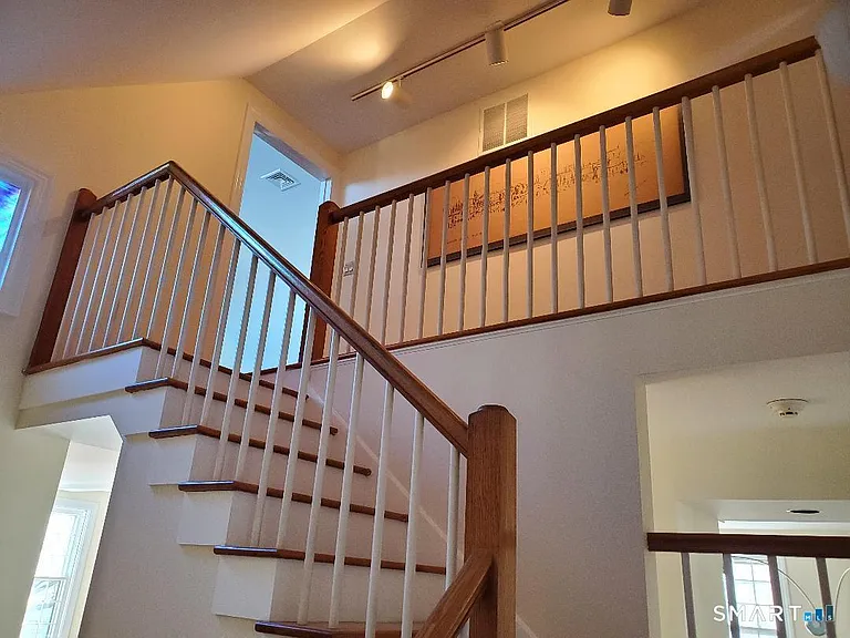 19 Grand Ave — Photo 24