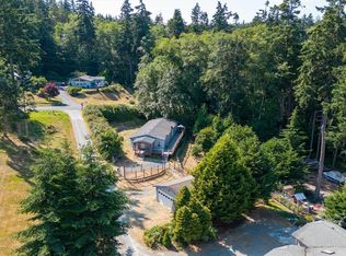 867 Snowshoe Pl, Greenbank, WA 98253