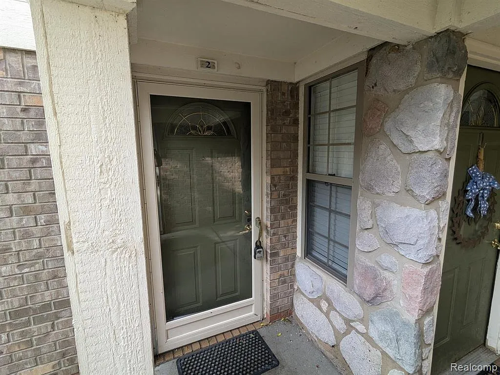 1 bed, 1.0 bath, 716 sqft, $1,295 — Photo 2