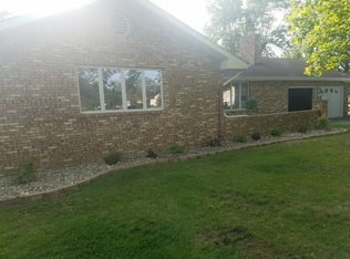 601 S Broadway St, Sesser, IL 62884